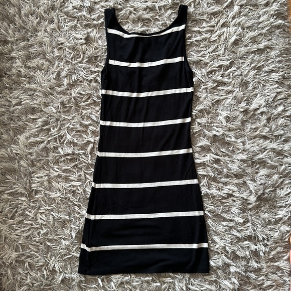 Le Chateau slip on tank dress - Picture 3 of 3